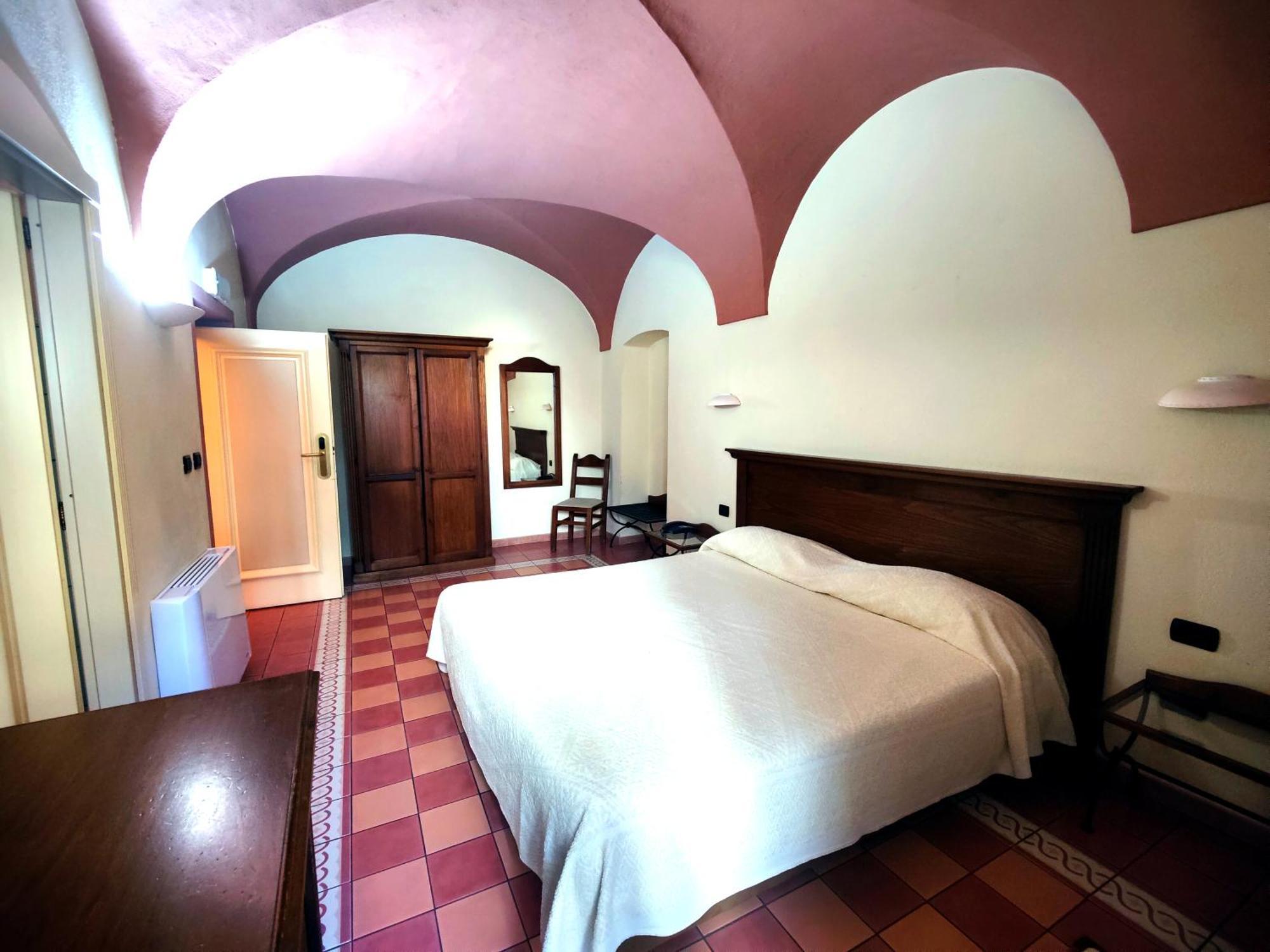 Corte Fiorita Albergo Diffuso Боза Екстериор снимка